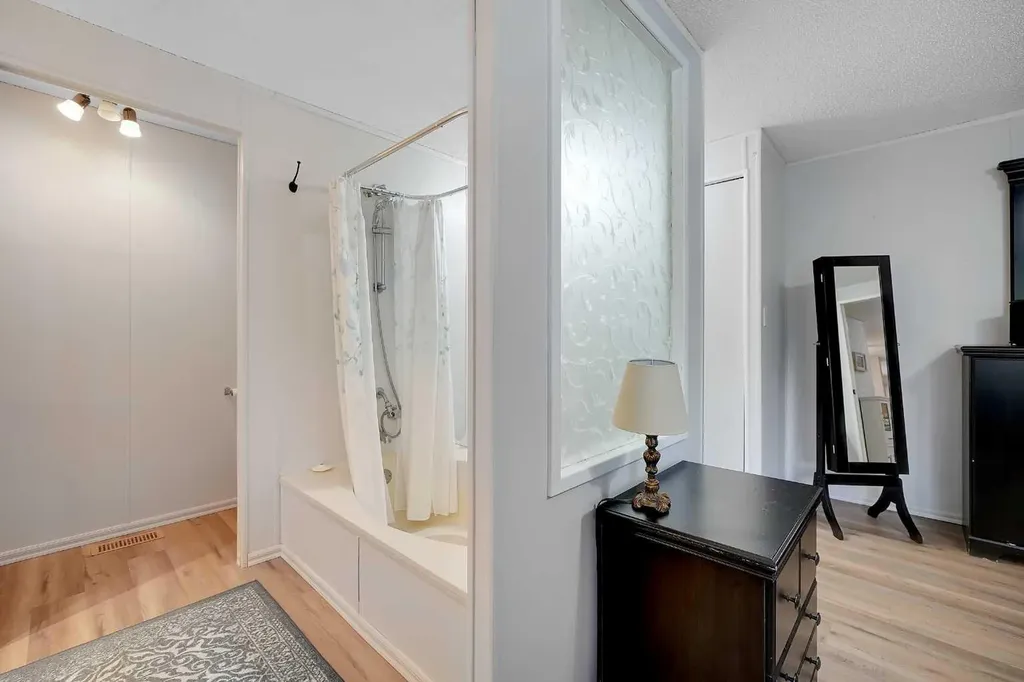 301 Stanley Avenue Okotoks AB T1S 1M5