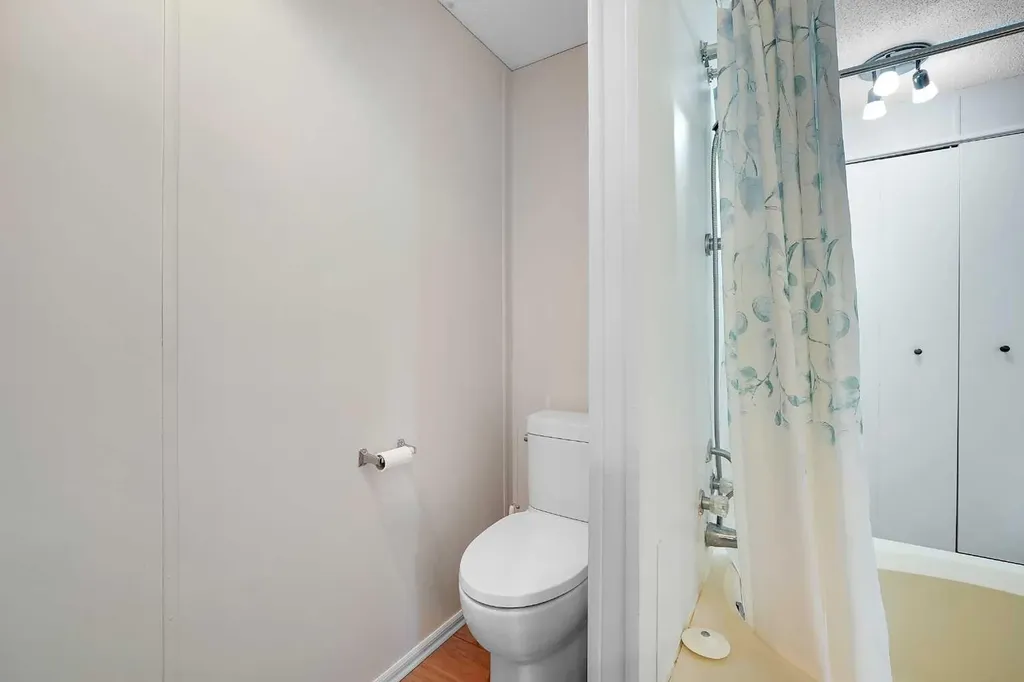 301 Stanley Avenue Okotoks AB T1S 1M5