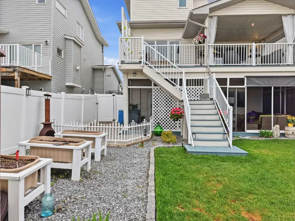 99 Vancouver Crescent Red Deer AB T4R 0P3