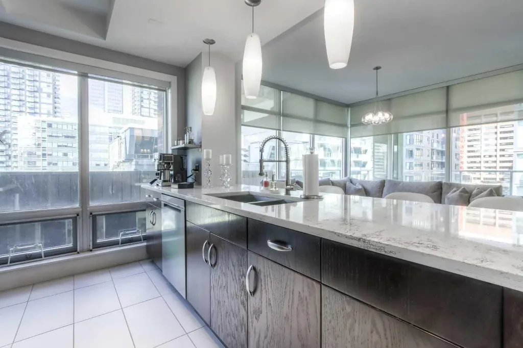 530 12 Avenue SW Calgary AB T2R 0B1