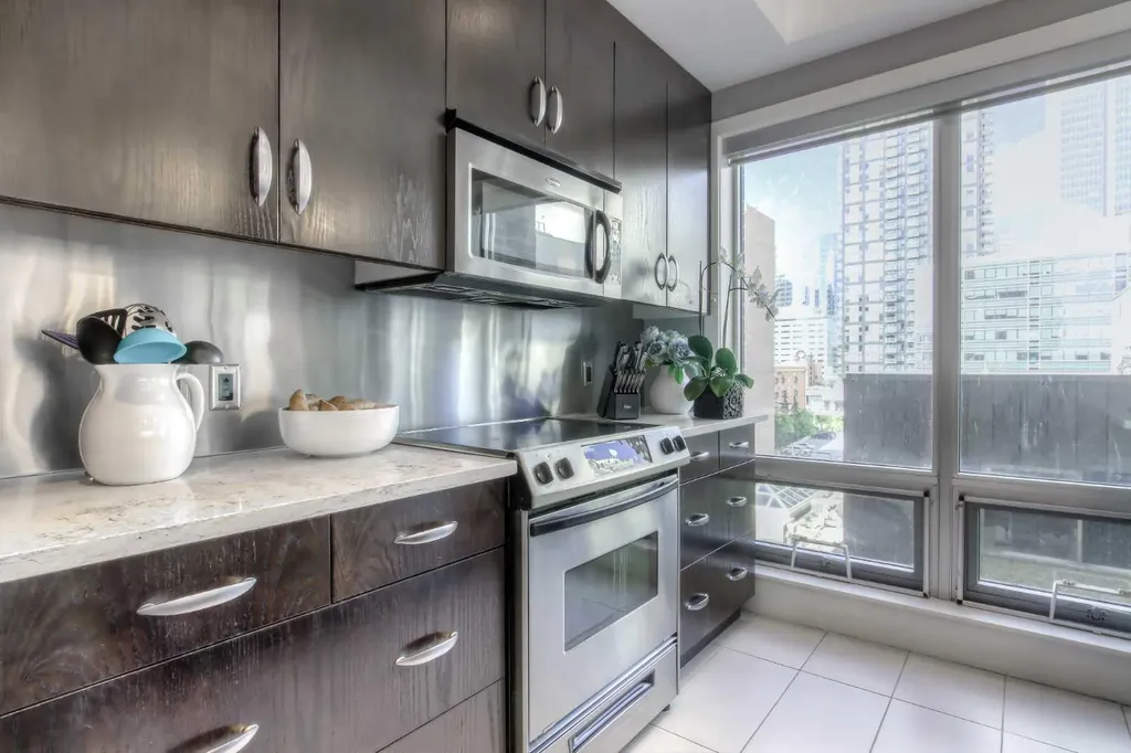 530 12 Avenue SW Calgary AB T2R 0B1
