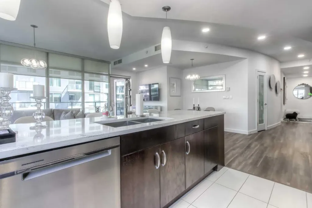 530 12 Avenue SW Calgary AB T2R 0B1