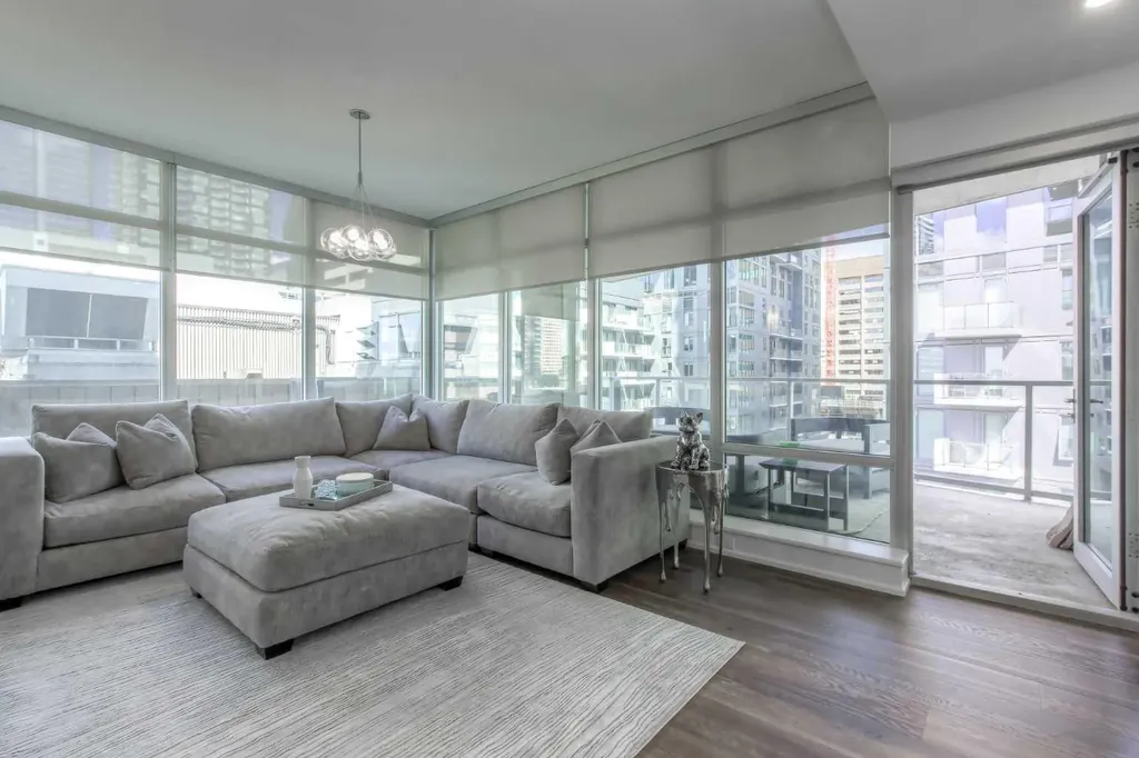 530 12 Avenue SW Calgary AB T2R 0B1