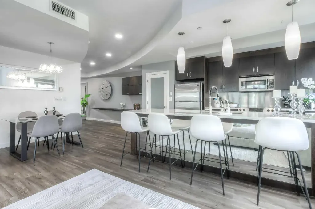530 12 Avenue SW Calgary AB T2R 0B1