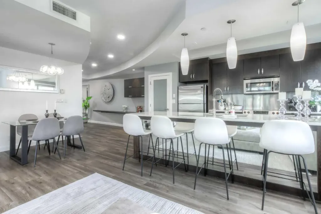 530 12 Avenue SW Calgary AB T2R 0B1