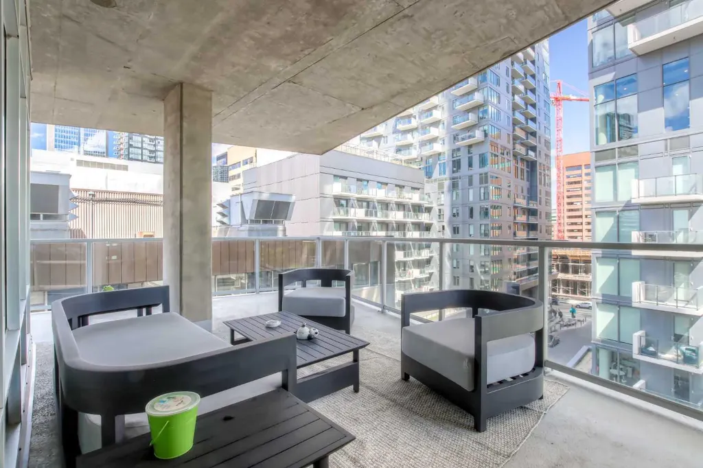 530 12 Avenue SW Calgary AB T2R 0B1