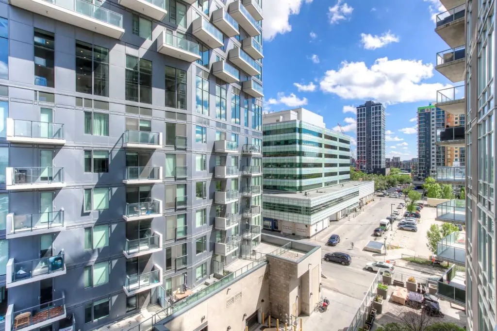 530 12 Avenue SW Calgary AB T2R 0B1