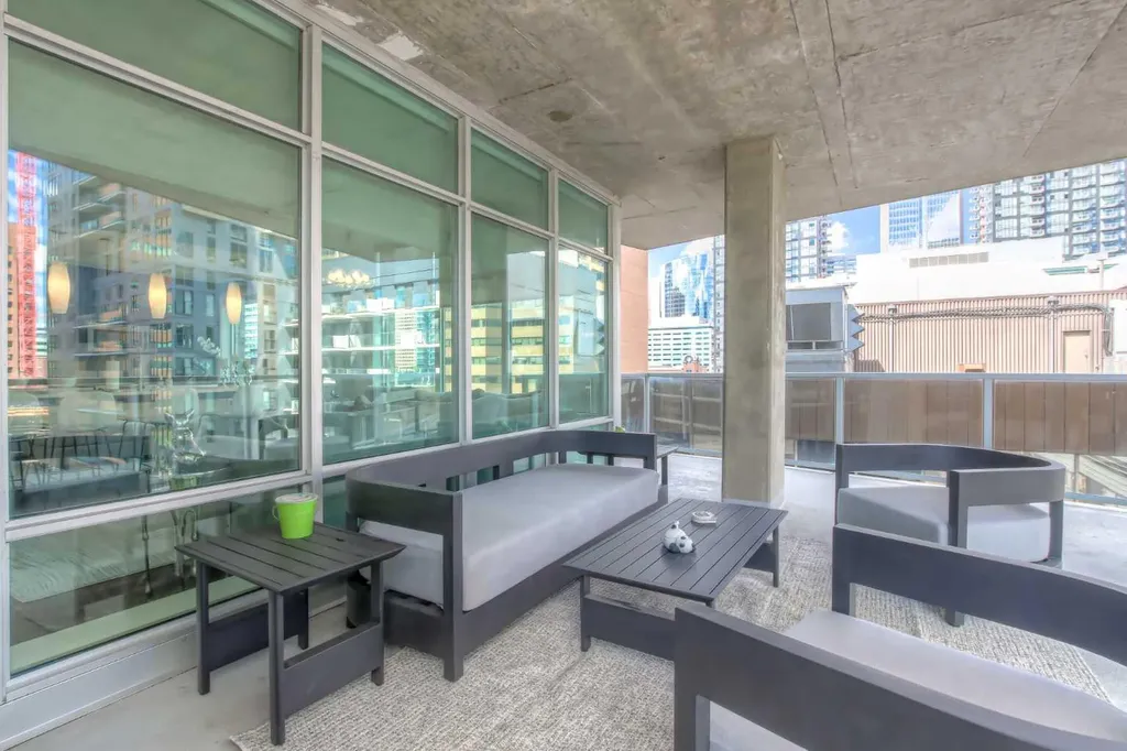 530 12 Avenue SW Calgary AB T2R 0B1