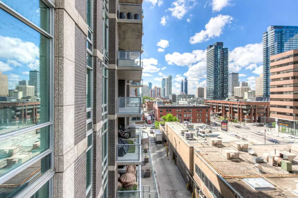 530 12 Avenue SW Calgary AB T2R 0B1