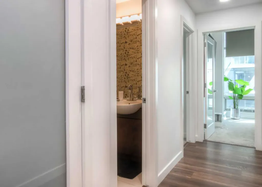 530 12 Avenue SW Calgary AB T2R 0B1