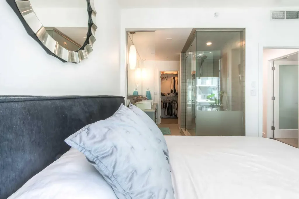 530 12 Avenue SW Calgary AB T2R 0B1