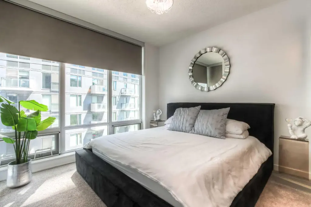 530 12 Avenue SW Calgary AB T2R 0B1
