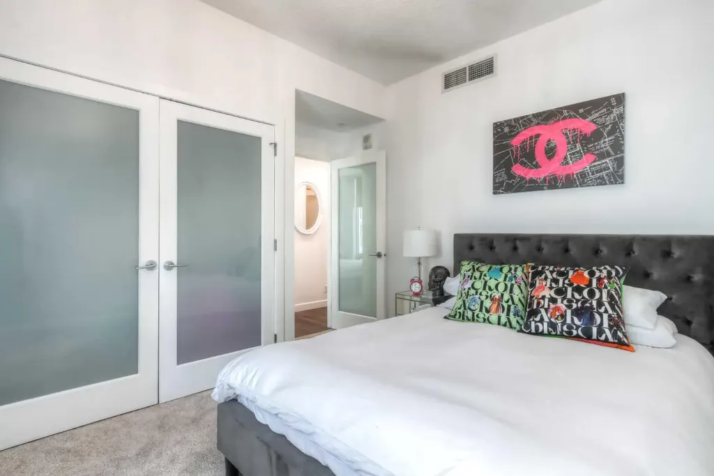 530 12 Avenue SW Calgary AB T2R 0B1