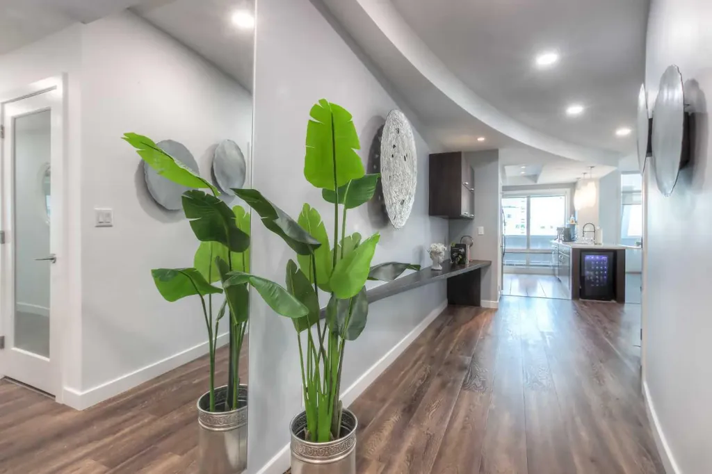 530 12 Avenue SW Calgary AB T2R 0B1