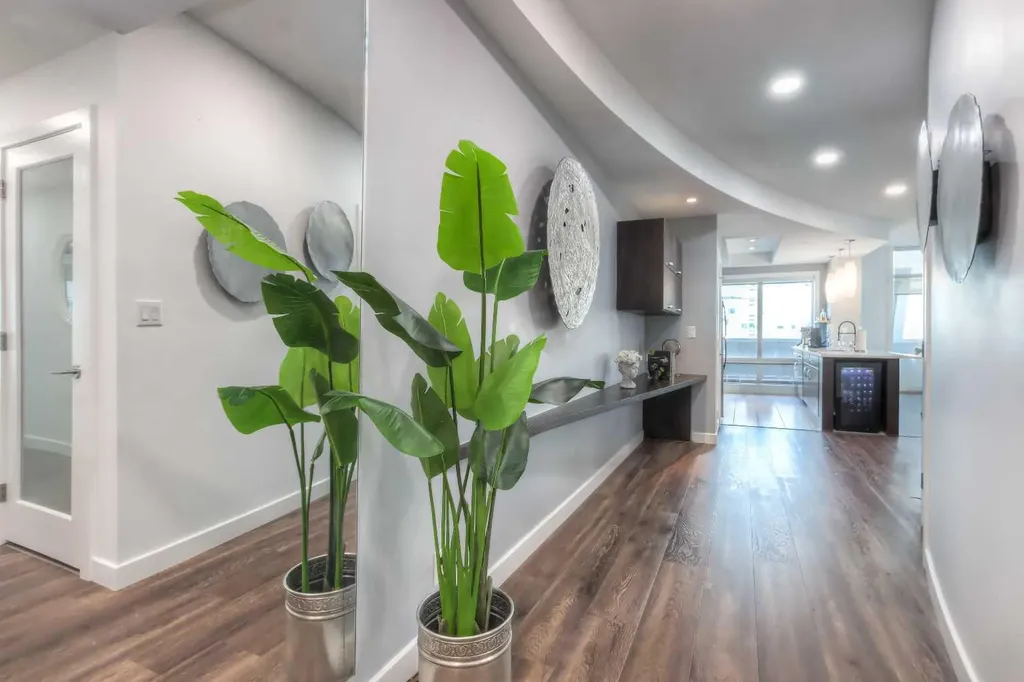 530 12 Avenue SW Calgary AB T2R 0B1