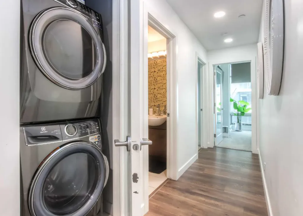 530 12 Avenue SW Calgary AB T2R 0B1