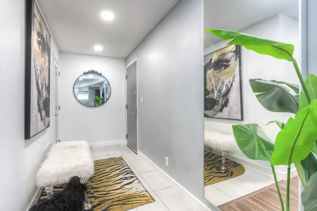 530 12 Avenue SW Calgary AB T2R 0B1