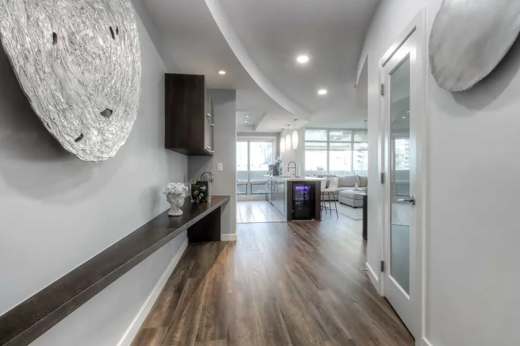 530 12 Avenue SW Calgary AB T2R 0B1
