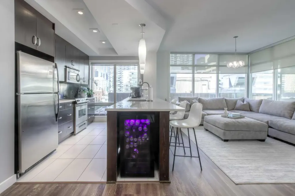 530 12 Avenue SW Calgary AB T2R 0B1