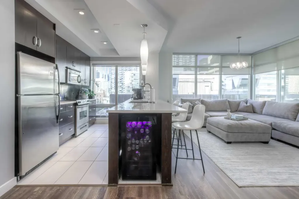 530 12 Avenue SW Calgary AB T2R 0B1
