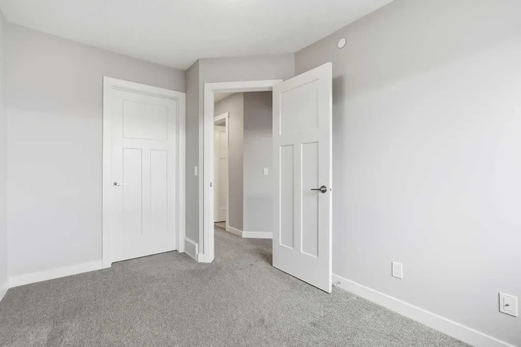 21 Howse Street NE Calgary AB T3P 0V8