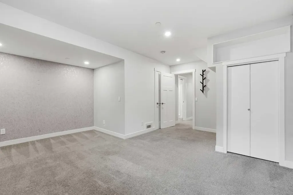 21 Howse Street NE Calgary AB T3P 0V8