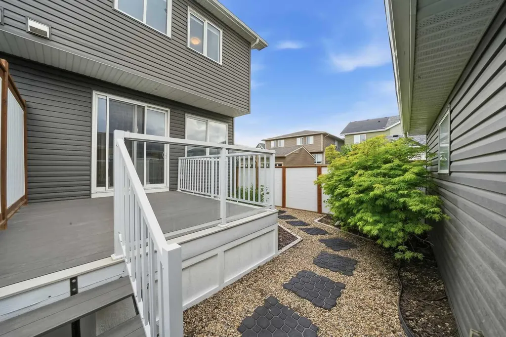 21 Howse Street NE Calgary AB T3P 0V8