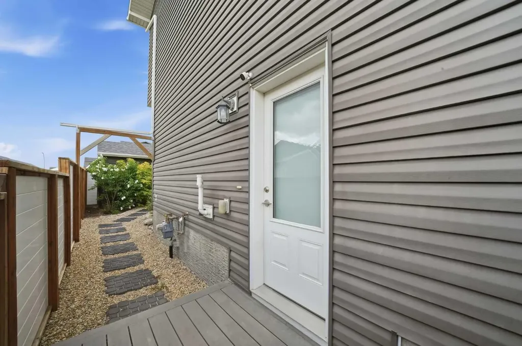 21 Howse Street NE Calgary AB T3P 0V8