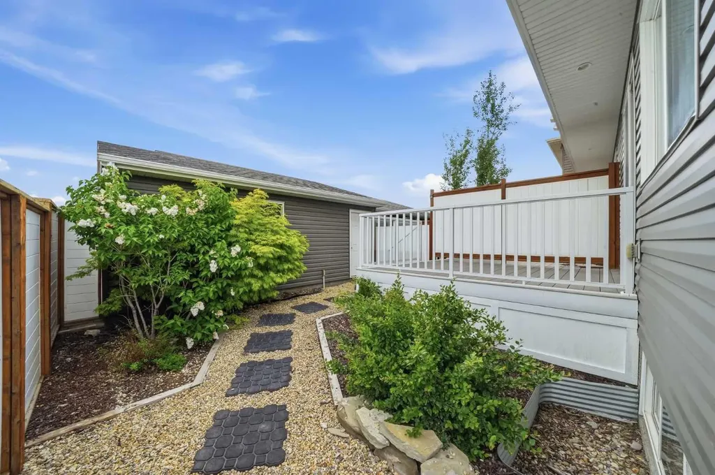 21 Howse Street NE Calgary AB T3P 0V8