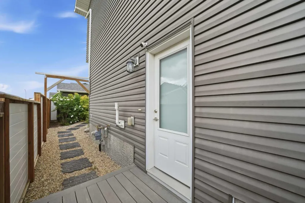 21 Howse Street NE Calgary AB T3P 0V8