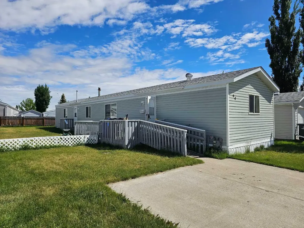 64 Westover Avenue Claresholm AB T0L 0T0