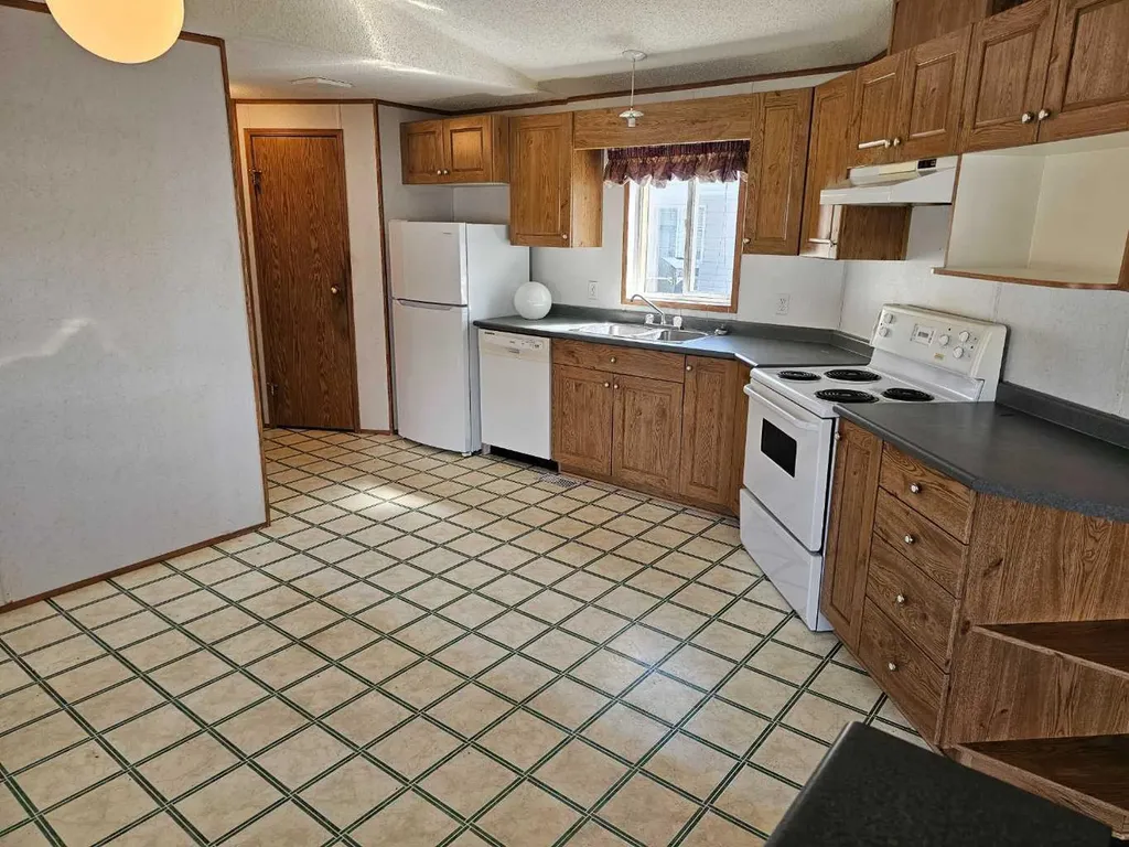 64 Westover Avenue Claresholm AB T0L 0T0