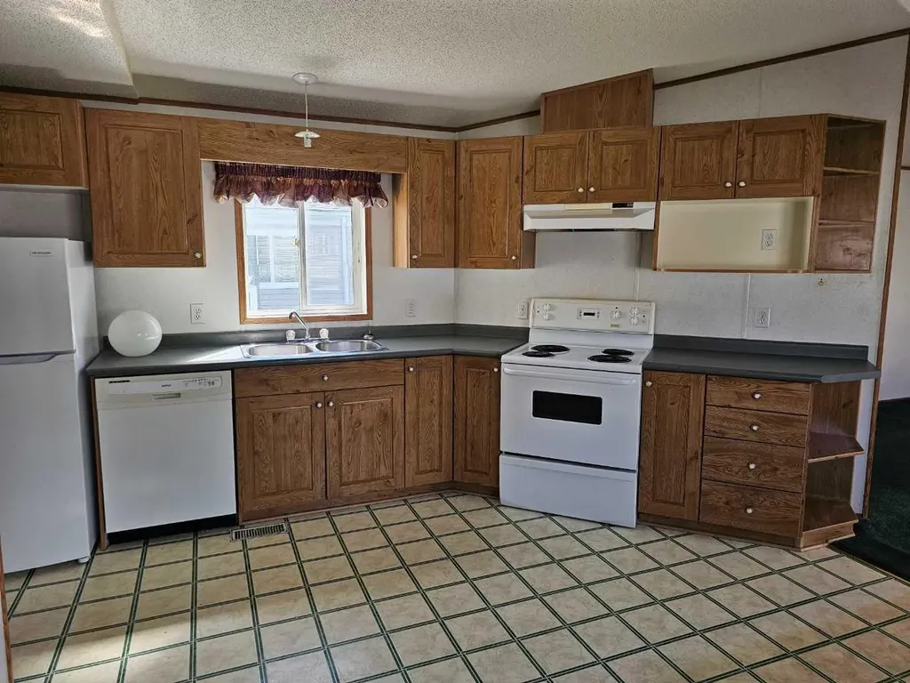 64 Westover Avenue Claresholm AB T0L 0T0
