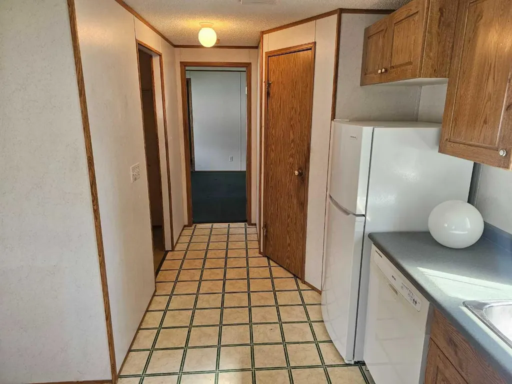 64 Westover Avenue Claresholm AB T0L 0T0
