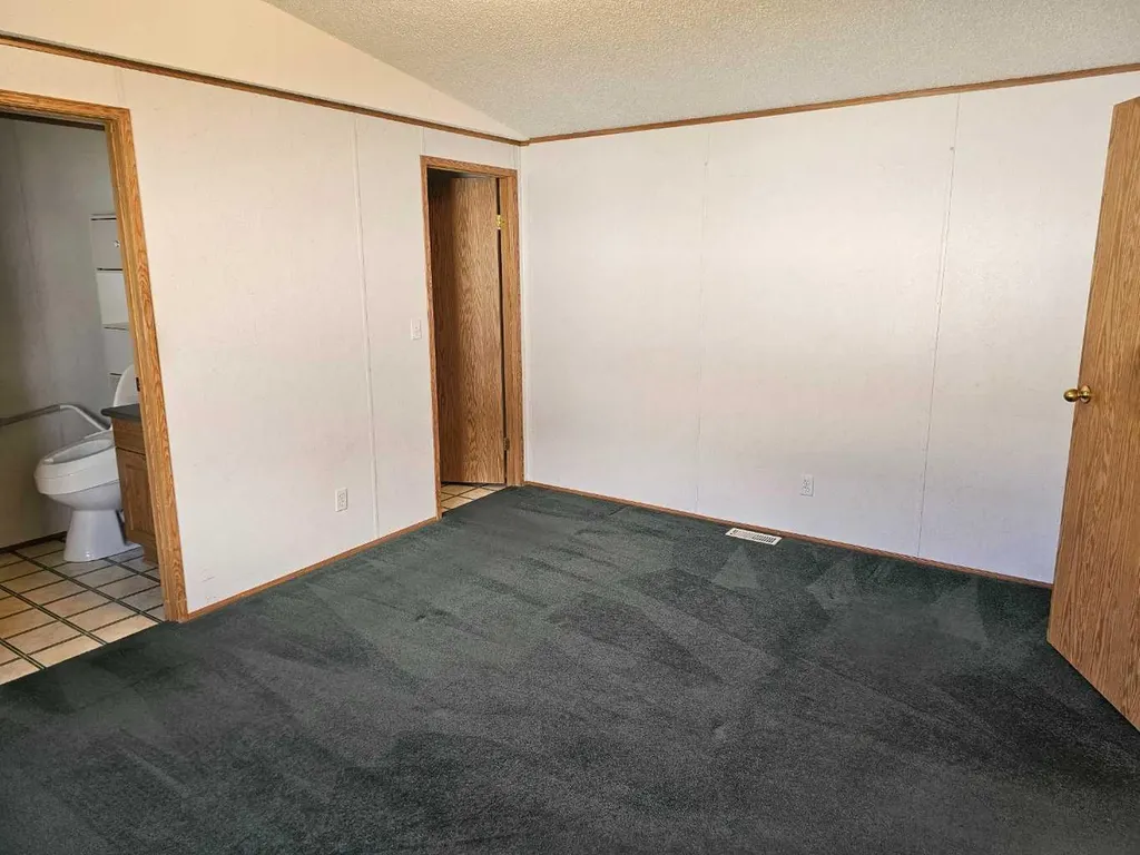 64 Westover Avenue Claresholm AB T0L 0T0
