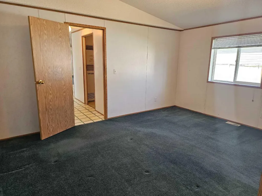 64 Westover Avenue Claresholm AB T0L 0T0
