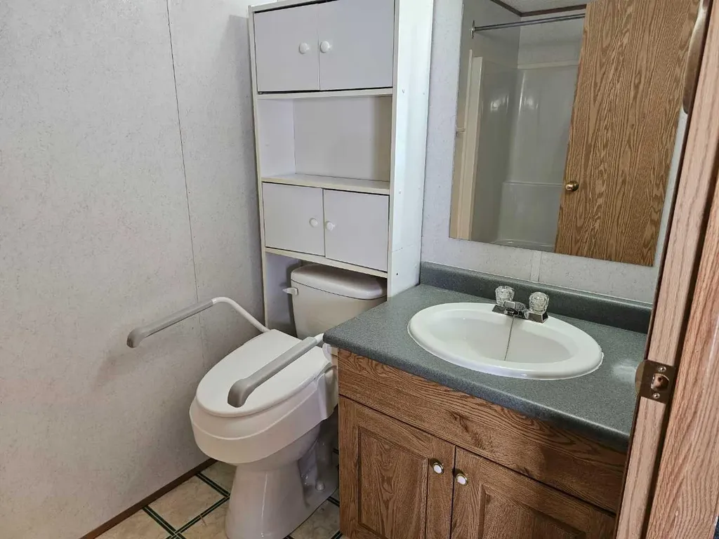 64 Westover Avenue Claresholm AB T0L 0T0