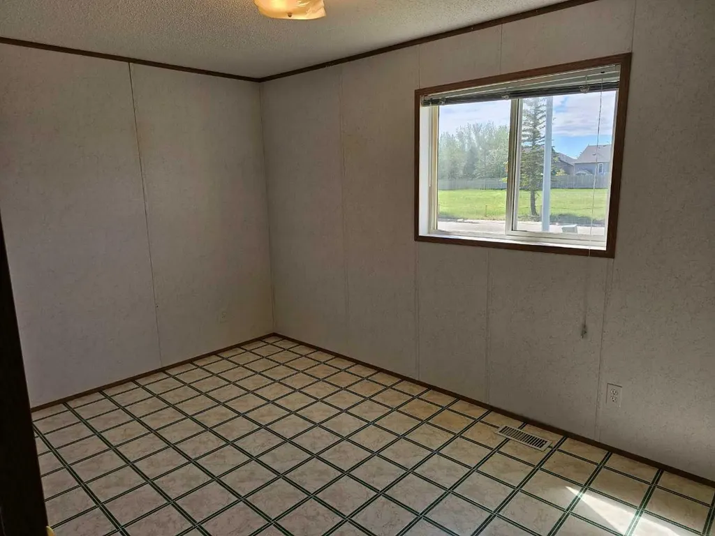 64 Westover Avenue Claresholm AB T0L 0T0