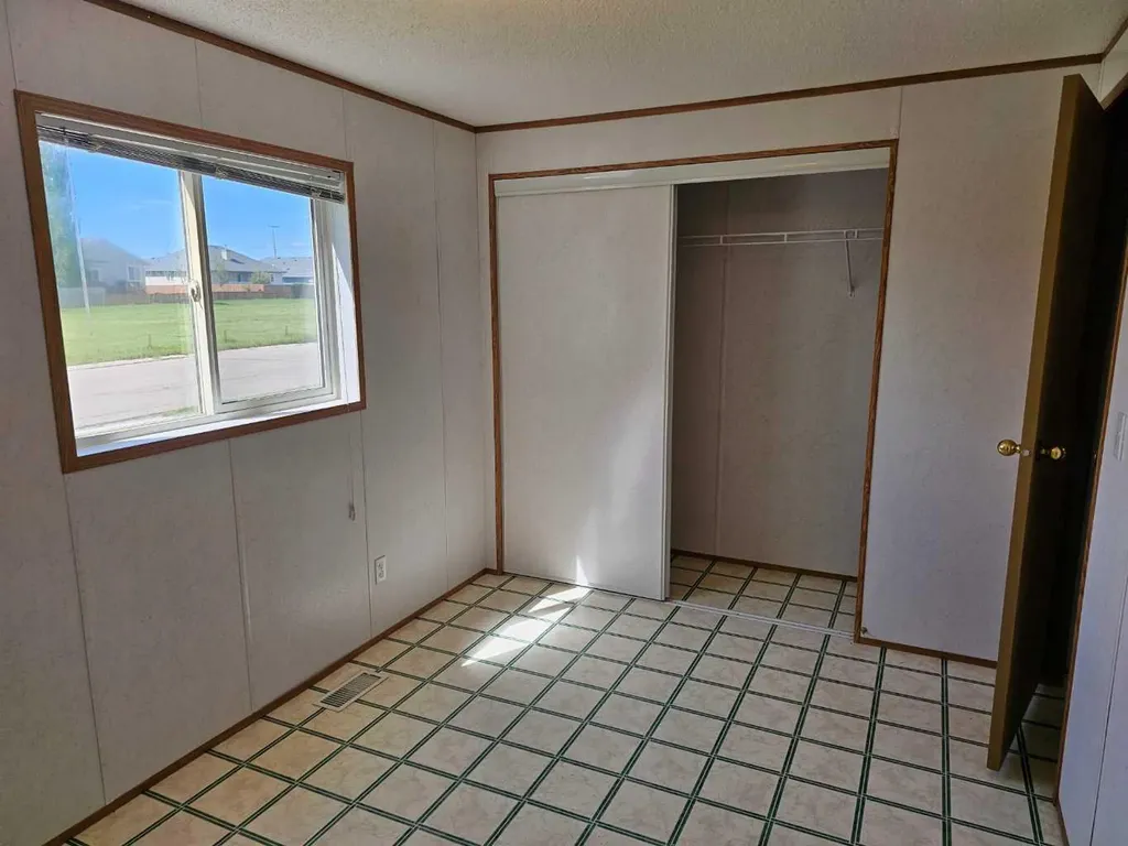 64 Westover Avenue Claresholm AB T0L 0T0
