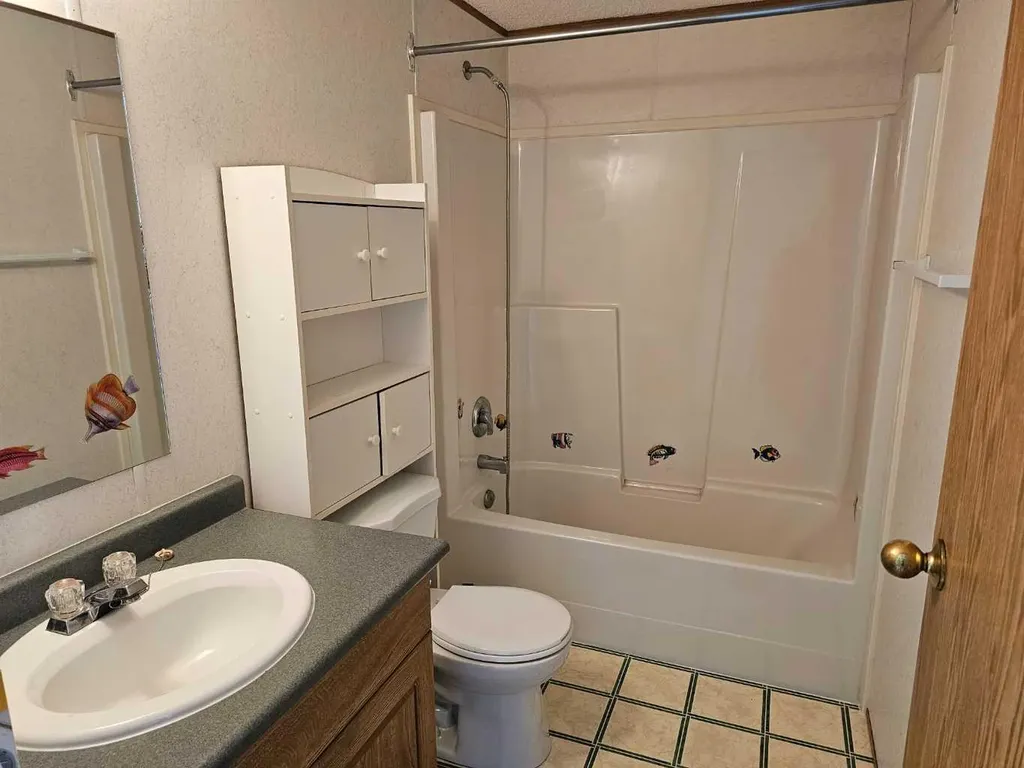 64 Westover Avenue Claresholm AB T0L 0T0