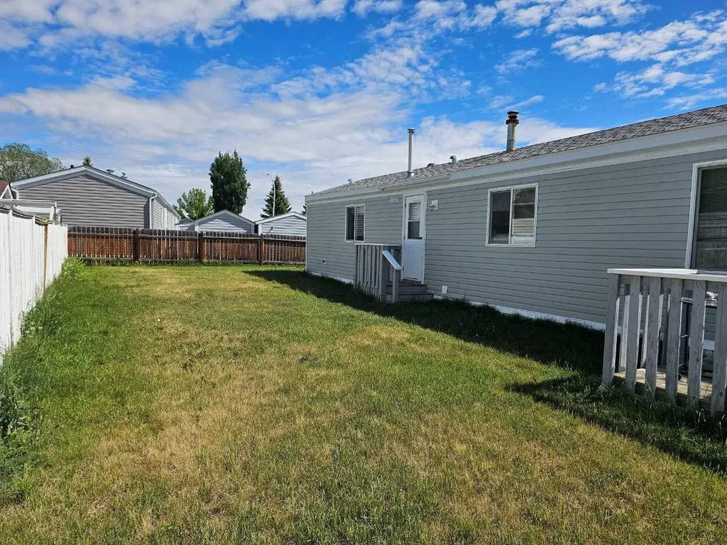 64 Westover Avenue Claresholm AB T0L 0T0