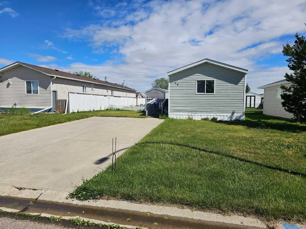 64 Westover Avenue Claresholm AB T0L 0T0