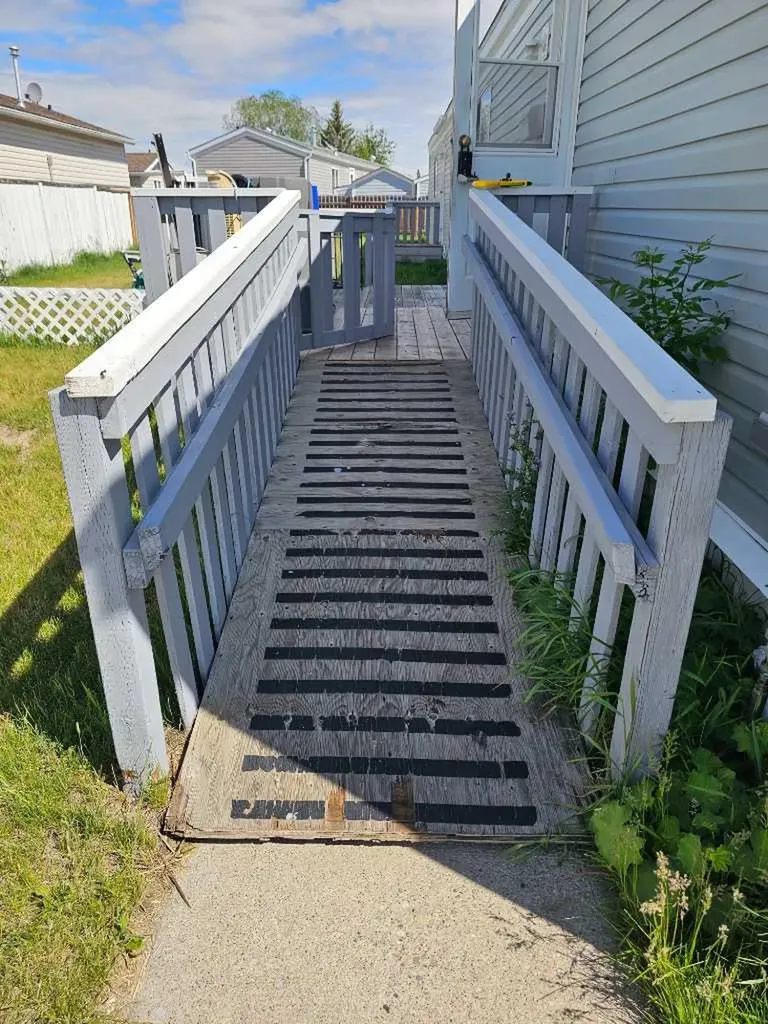 64 Westover Avenue Claresholm AB T0L 0T0