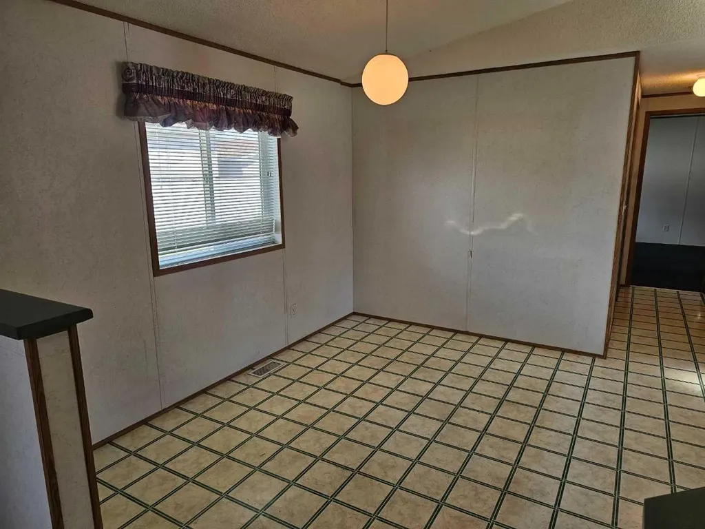 64 Westover Avenue Claresholm AB T0L 0T0