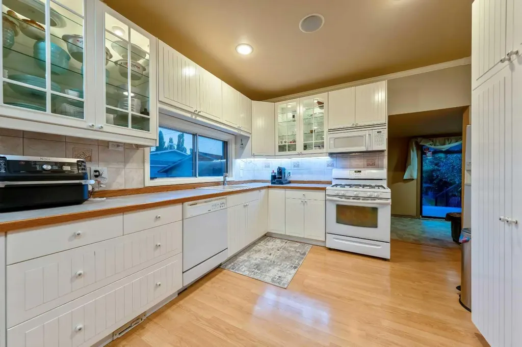 123 Mccann Street SE Langdon AB T0J 1X1