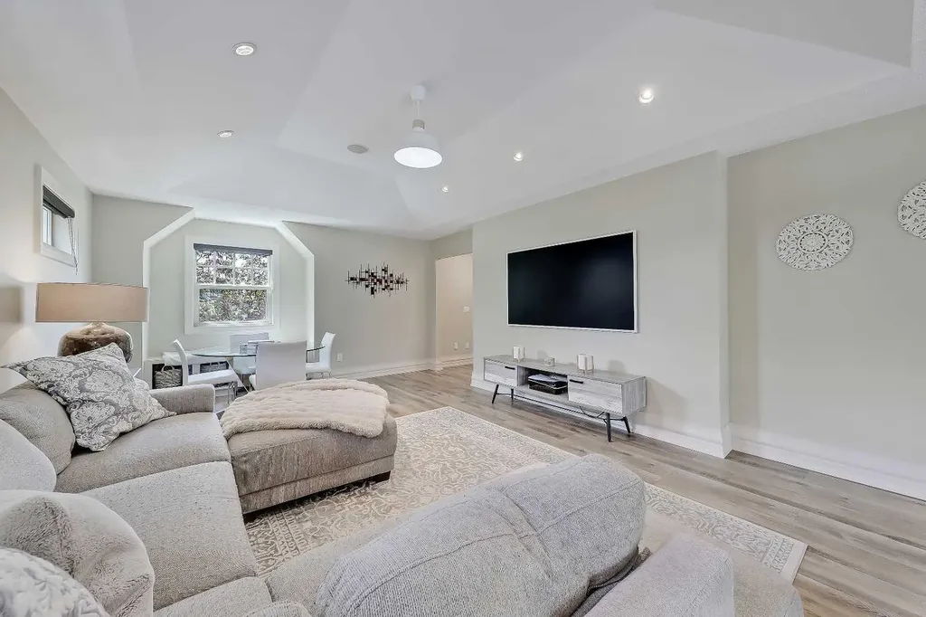 1029 Coopers Drive SW Airdrie AB T4B 3L7