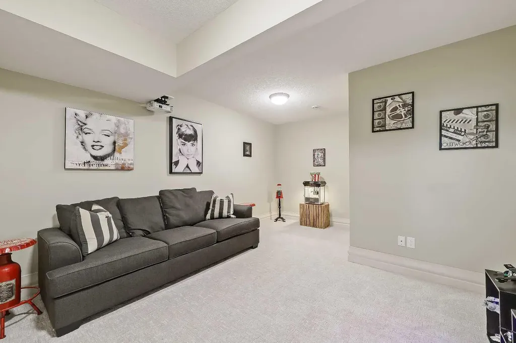 1029 Coopers Drive SW Airdrie AB T4B 3L7