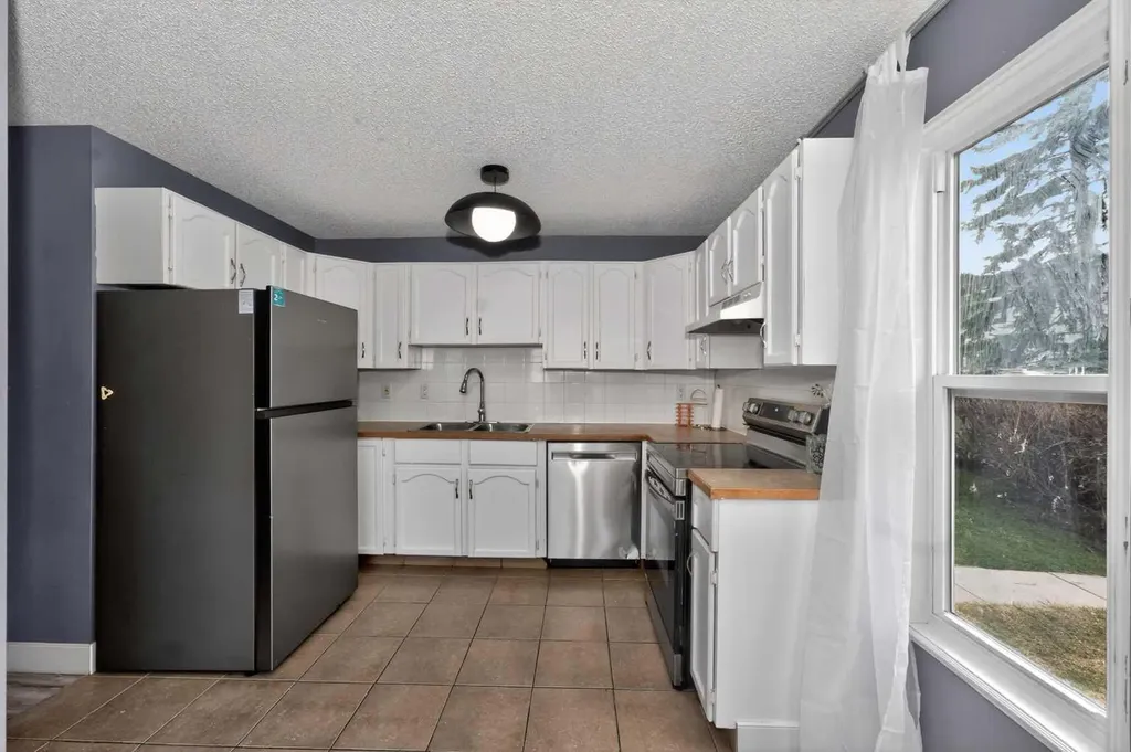75 Templemont Way NE Calgary AB T1Y 5K8