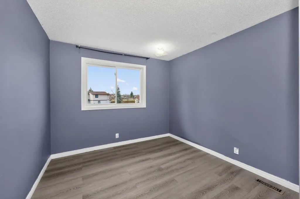 75 Templemont Way NE Calgary AB T1Y 5K8