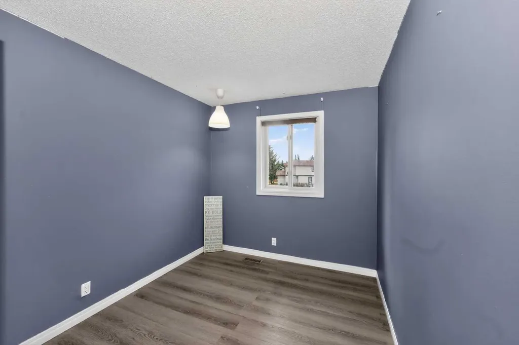 75 Templemont Way NE Calgary AB T1Y 5K8